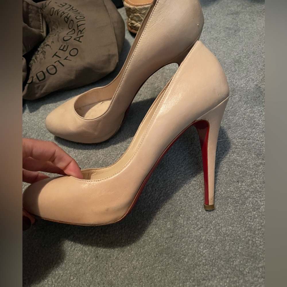 Vintage Christian louboutin nude leather round toe pumps